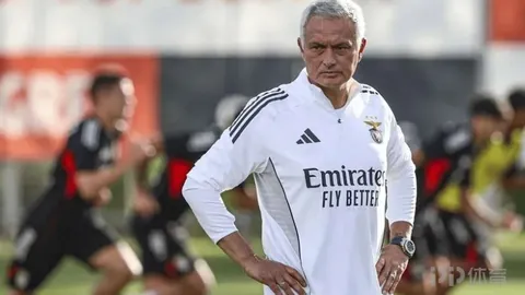 “老工业基地冰雪产业借亚冬会东风起航，新华社报道助力腾飞”